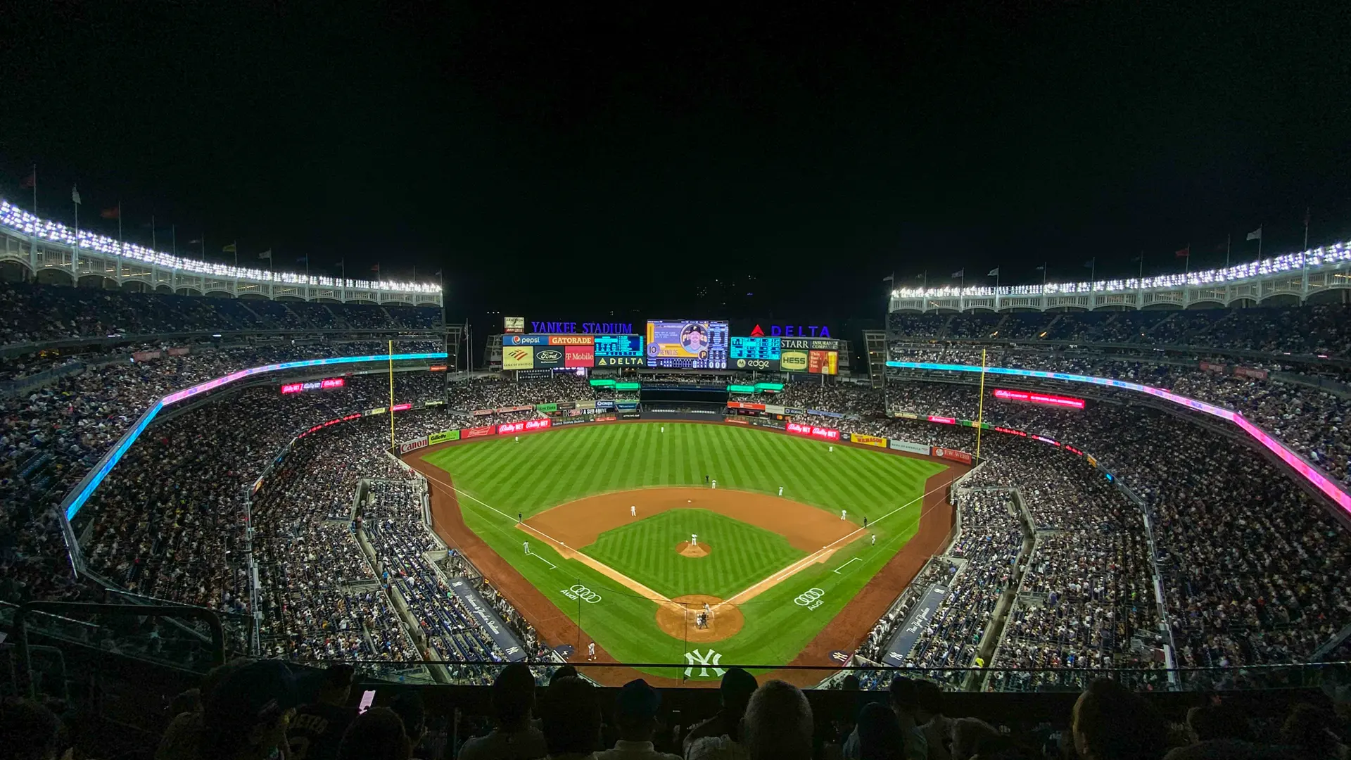 NYC Luxury Chauffeured Town Car Service to New York Yankees